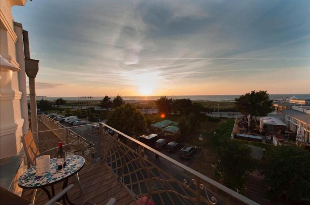 Villa Seeblick Warnemuende - Fewo Mit Meerblick Und Balkon Direkt Am Strand Fuer 2-4 Pers ロストック エクステリア 写真